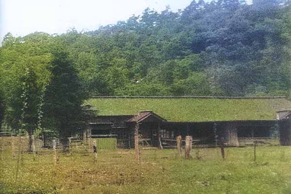 種馬育成所の宿舎を開拓の長屋として使用